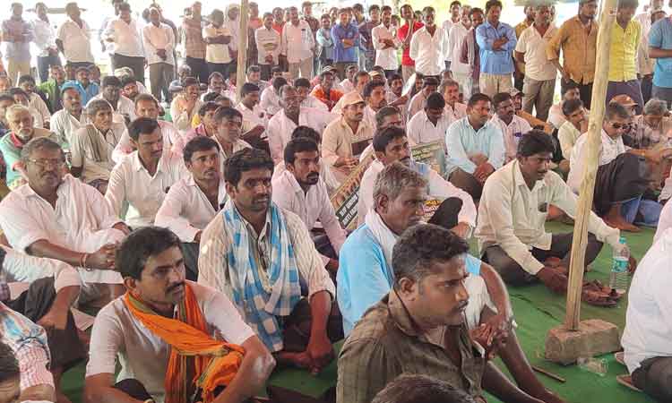 వడ్లు కొనేదాకా వదిలేది లేదు