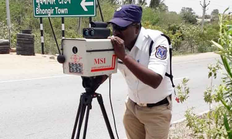 స్పీడు దాటితే.. ఫైన్‌ పడ్డట్టే!