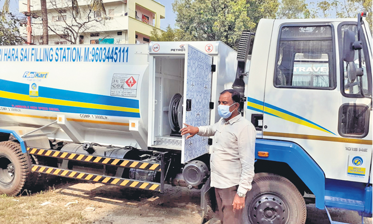 వాహనం వద్దకే పెట్రోల్‌!