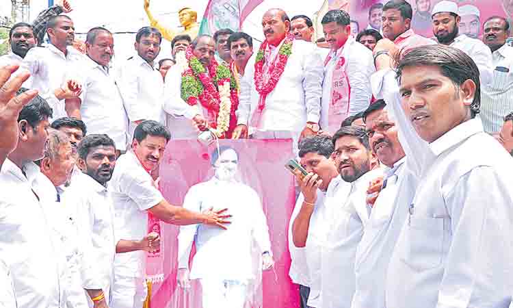 వెలుగుల రేడు ముఖ్యమంత్రి కేసీఆర్‌