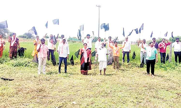 ధాన్యం కొనేవరకు వదలం