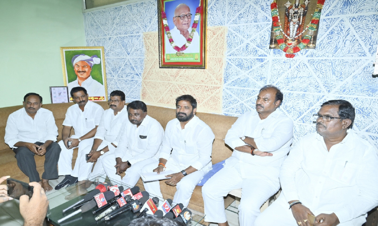 బండి సంజయ్ది తొండి యాత్ర