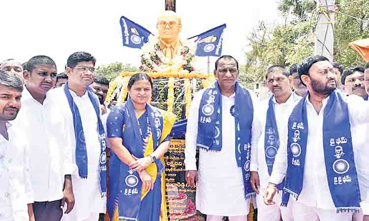 అంబేడ్కర్ ఆశయన సాధనలో నడవాలి