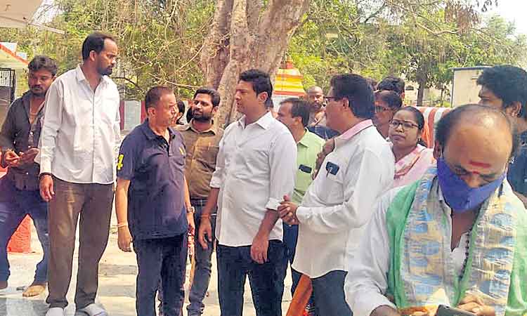 లాల్‌బజార్‌లో ఆర్మీ ఆంక్షలు