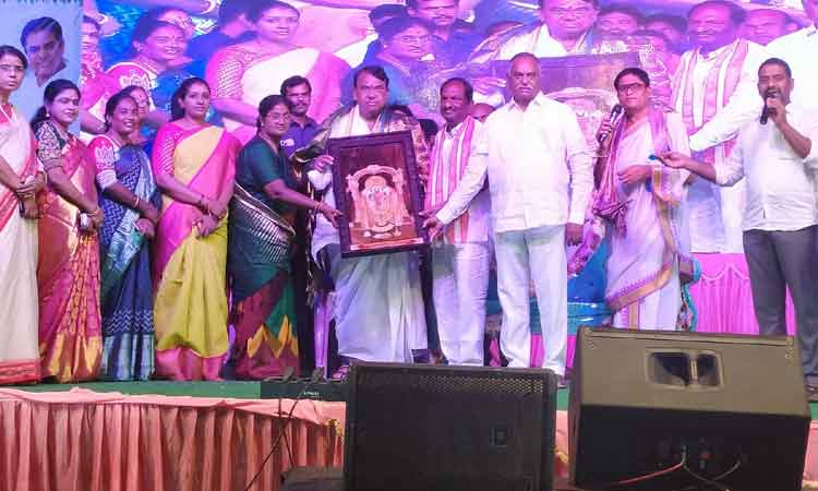 కేసీఆర్‌ పాలన దేశానికే ఆదర్శం