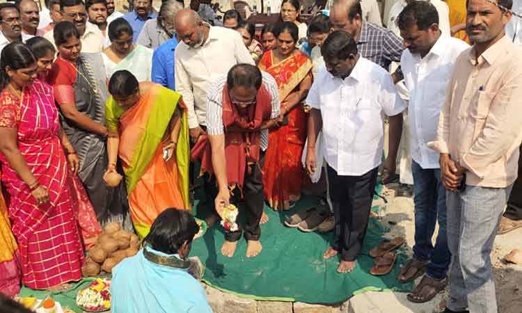 ‘మనఊరు-మనబడి’తో బడులు బలోపేతం