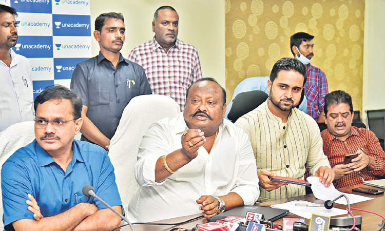 బీసీ ఉద్యోగార్థులకు స్టైపెండ్ 5వేలు