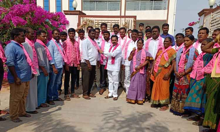 టీఆర్‌ఎస్‌లో చేరికలు