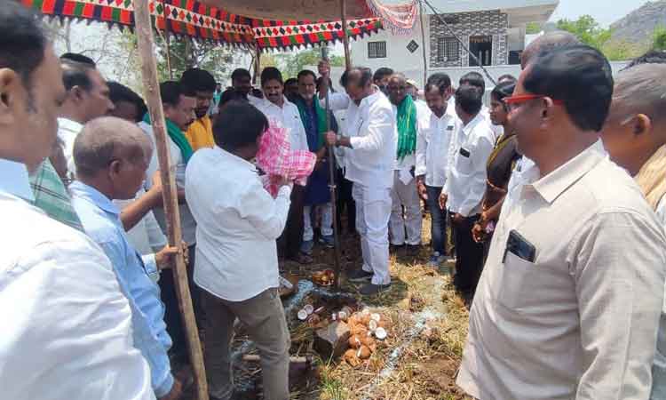 బడుగుల బంధువు సీఎం కేసీఆర్‌