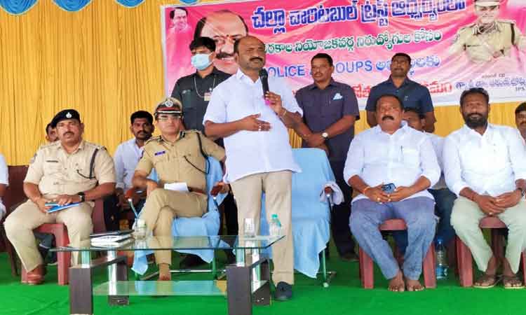 యువతకు అండగా చల్లా చారిటబుల్‌ ట్రస్ట్‌