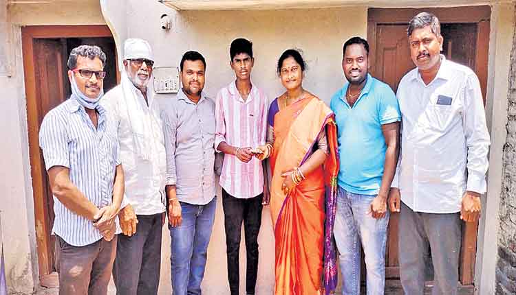 జాతీయస్థాయి హాకీ పోటీలకు మారుతి