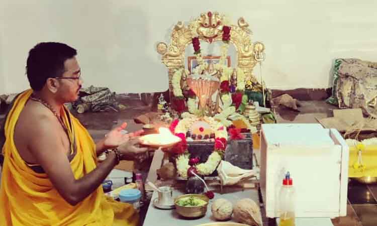 పరమశివుడికి రుద్రాభిషేకం