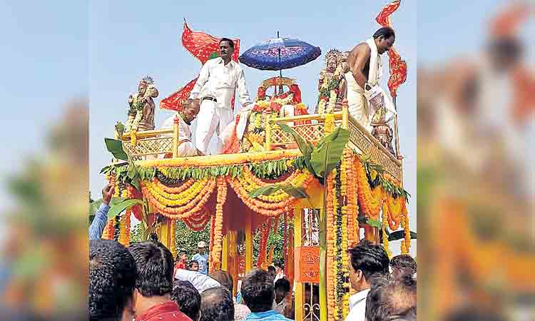 ఘనంగా సీతారాముల రథోత్సవం
