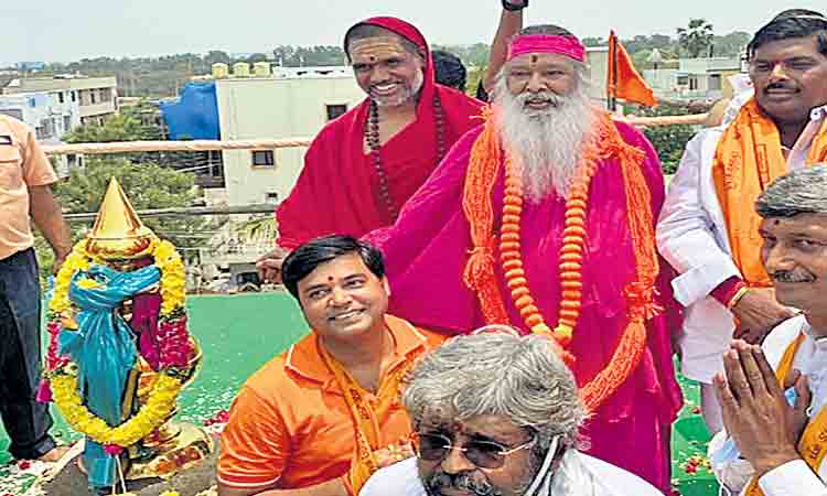 ప్రజలందరూ సుఖసంతోషాలతో వర్ధిల్లాలి