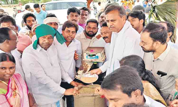 వాడిన పువ్వు.. విరిగిన చెయ్యి