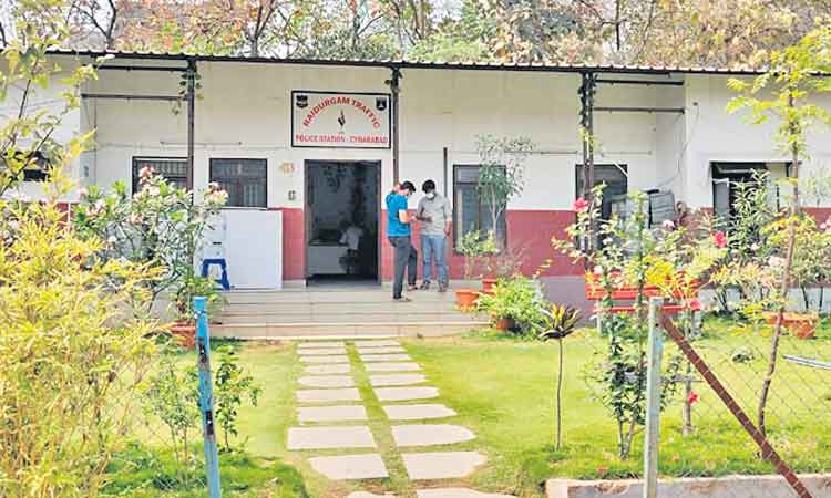 ట్రాఫిక్‌ సమస్యకు చెక్‌ పెడుదాం..