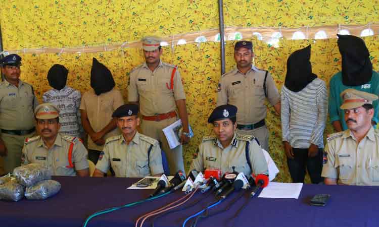 గంజాయి రవాణా చేస్తున్న నిందితుల అరెస్ట్‌