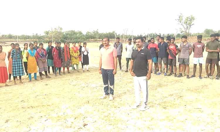 ఉద్యోగ సాధనే లక్ష్యం కావాలి