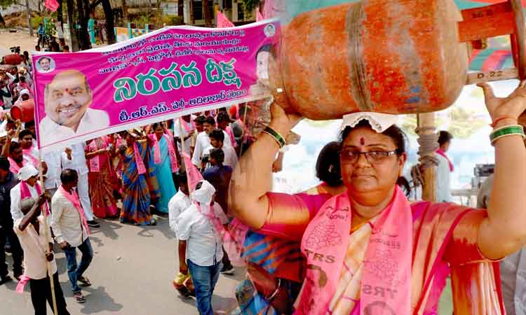 ఉద్యమంలా.. వరి పోరు