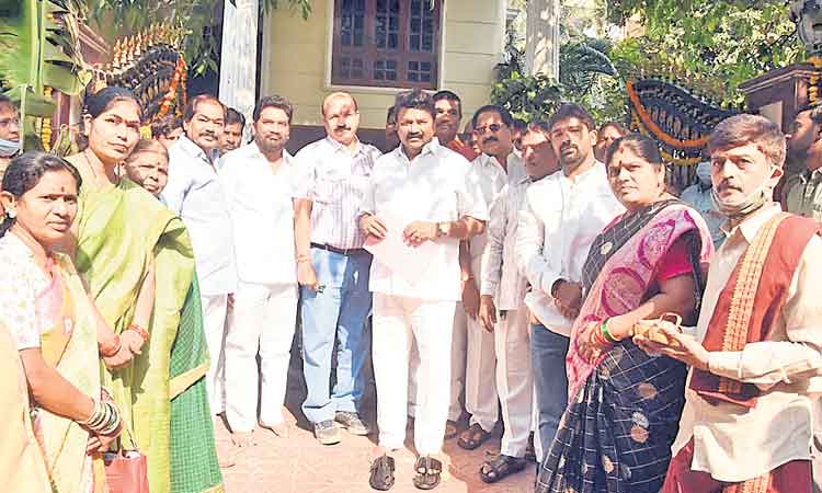 ఆలయాల అభివృద్ధికి కృషి చేయండి