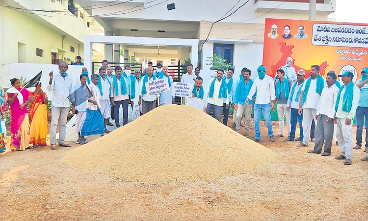 వడ్లు బుక్కిస్తాం.. జాగ్రత్త!