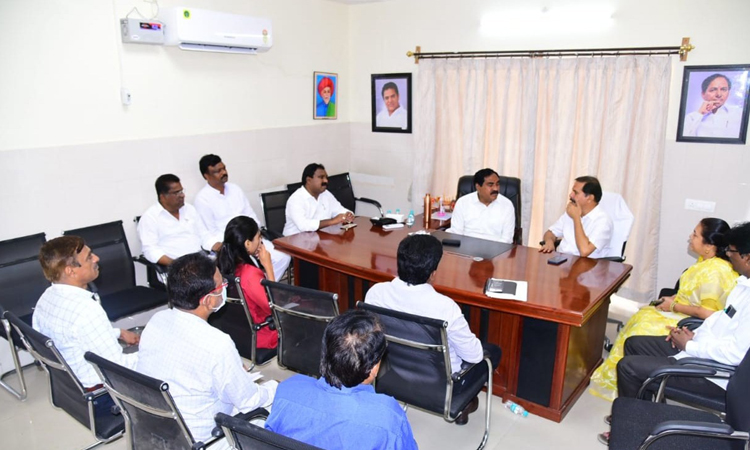 రామన్న రాకకు ముమ్మర ఏర్పాట్లు