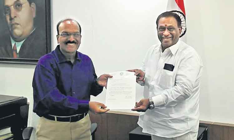 క్రీడా కోటాను సద్వినియోగం చేసుకోవాలి: సాట్స్‌ చైర్మన్‌