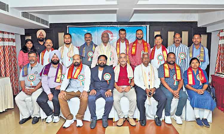 ‘బేస్‌బాల్‌ను ప్రోత్సహించండి’