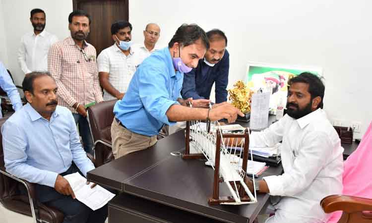 పనుల్లో వేగం పెంచాలి