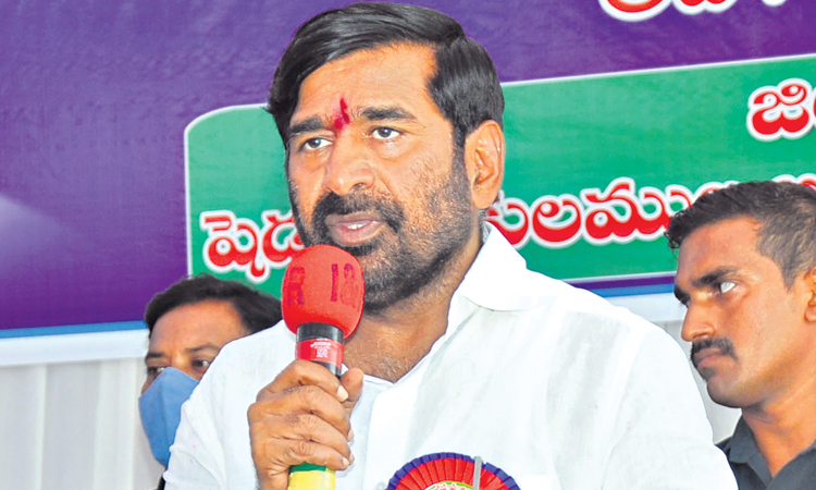 రాజ్‌భవన్‌ను అడ్డం పెట్టుకొని రాజకీయాలా?