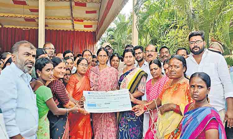 రాష్ట్ర పథకాలు ఆదర్శం