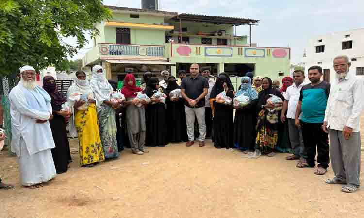 ముస్లింలకు రంజాన్‌ తోఫాలు పంపిణీ