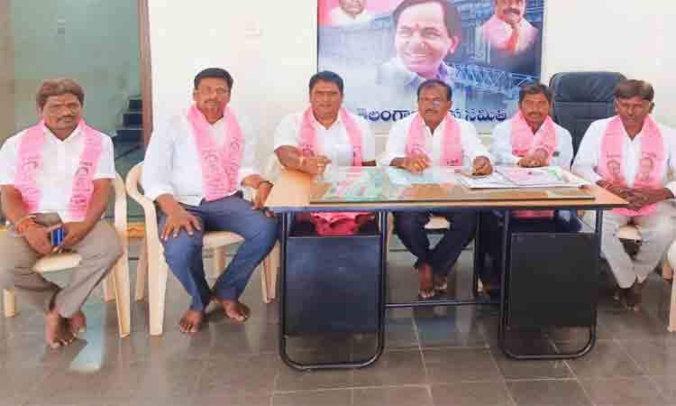 బండి పాదయాత్ర అట్టర్‌ ప్లాప్‌!