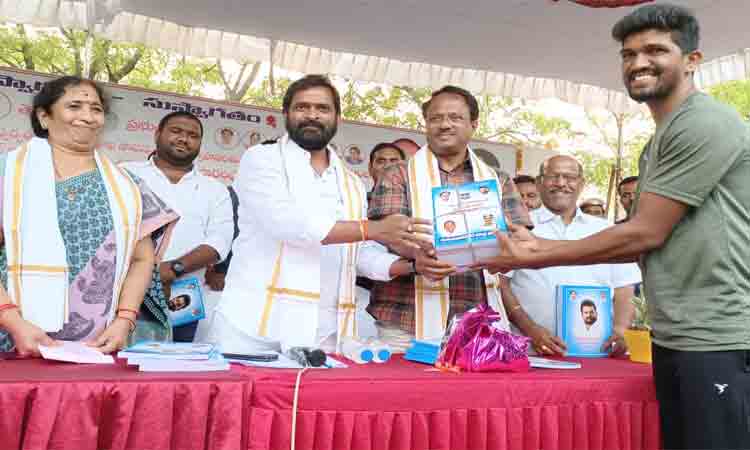 మైనార్టీల సంక్షేమానికి కట్టుబడి ఉన్నాం