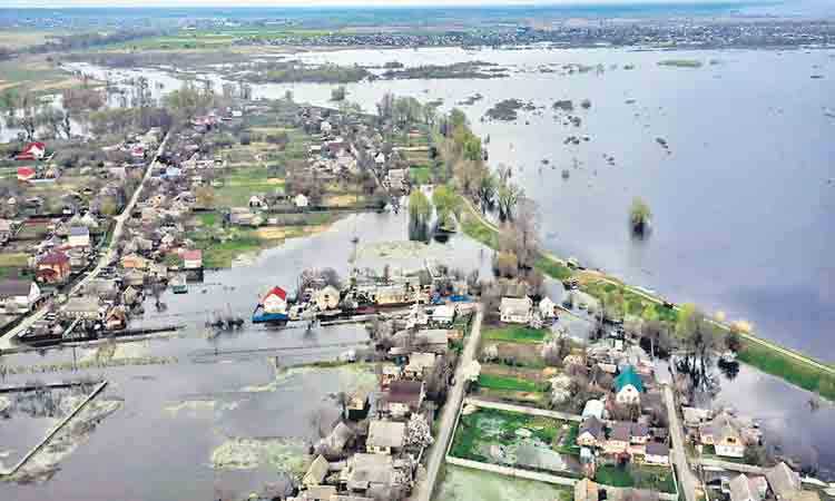 ఊరును వరదల్లో ముంచి!