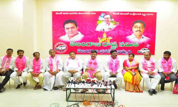 మతోన్మాద బీజేపీకి ప్రజలే బుద్ధి చెప్తారు