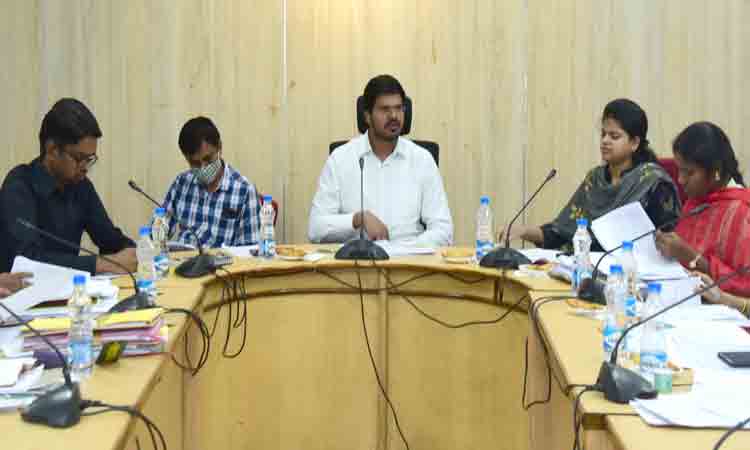 దళితబంధు యూనిట్లను గ్రౌండింగ్‌ చేయాలి