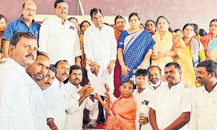 రైతు బీమా.. కుటుంబాలకు ధీమా