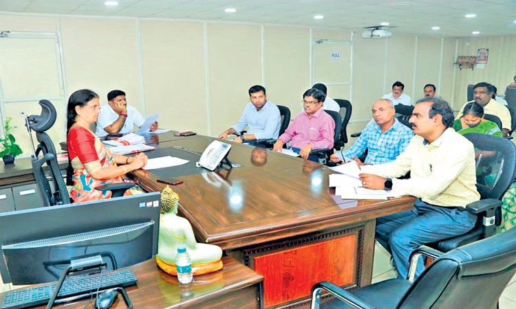 మన ఊరు-మన బడి పనులను వేగవంతం చేయండి