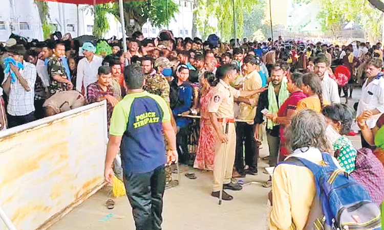 తిరుపతిలో తోపులాట