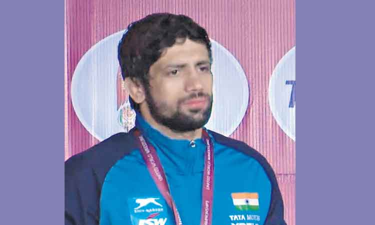 రవి పసిడి పట్టు