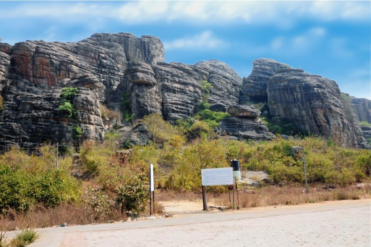 Where did the Macedonian edict come from | మ్యాకదోని శాసనం ఎక్కడ లభించింది?