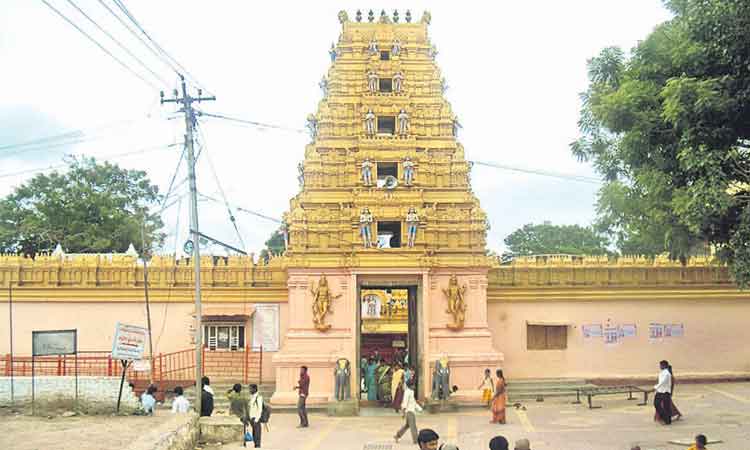 వస్తున్నాం.. అంజన్నా