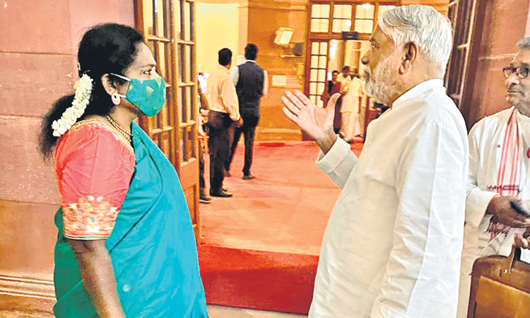 ‘ఫ్రెండ్లీ గవర్నర్‌’ కయ్యాలు