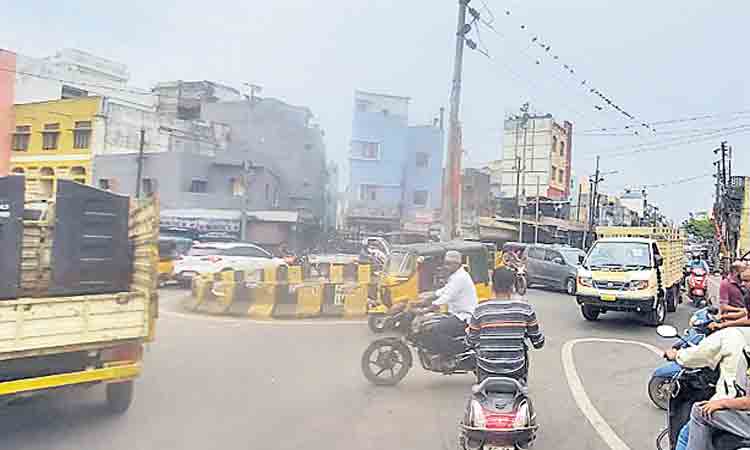 మల్లెపల్లి రోడ్డు విస్తరణ ఎప్పుడో..?