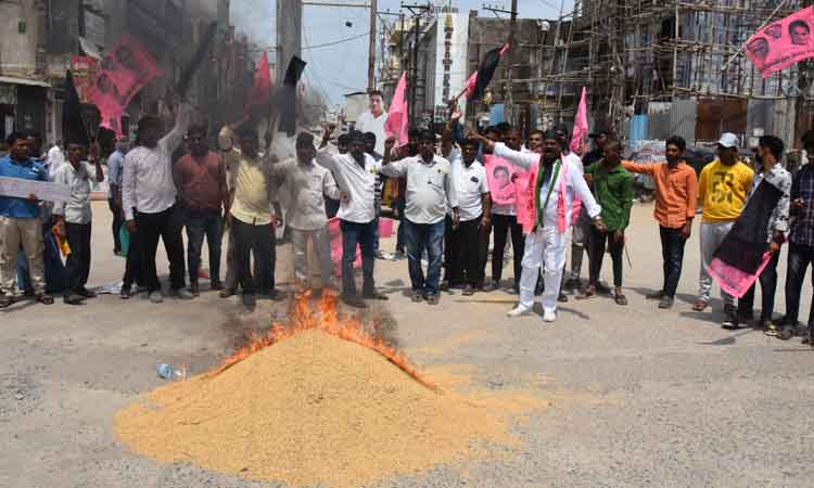 ధాన్యం కొనకుంటే కేంద్రానికి కొరివి పెడ్తం