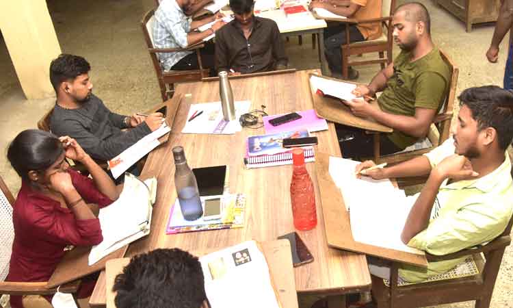 కొలువుల సాధనలో కొండంత అండ..