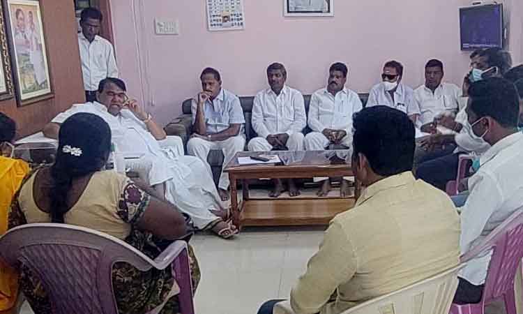 సొంతస్థలాల్లో ఇండ్ల నిర్మాణంపై అవగాహన కల్పించాలి