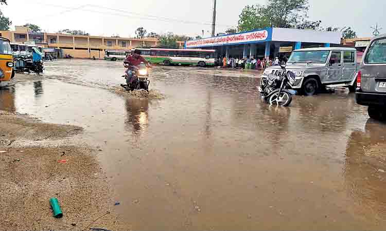 మధ్యాహ్నం ఎండ.. సాయంత్రం వాన