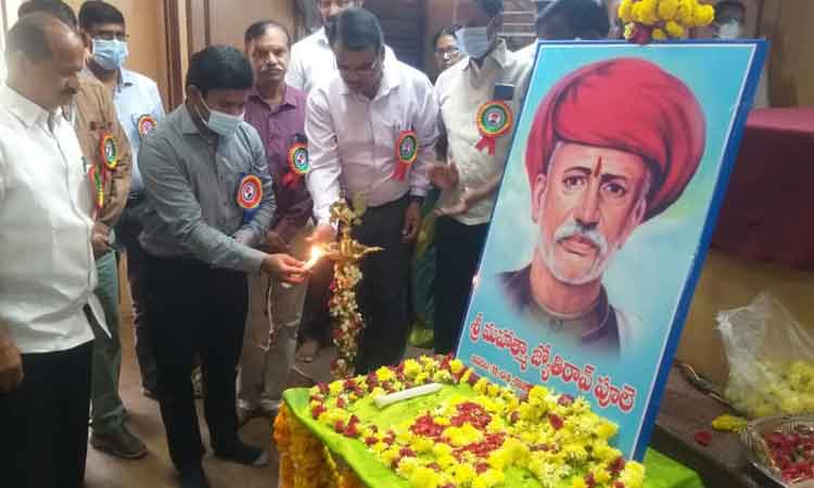 ఆదర్శప్రాయుడు జ్యోతిరావు ఫూలే